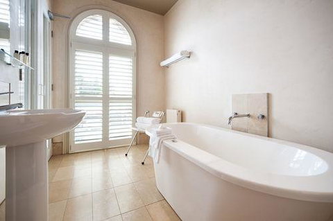Hotel Frangos - Accommodation Australia 3