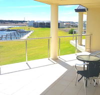 Island Waterfront Getaway - WiFi - Local Tourism