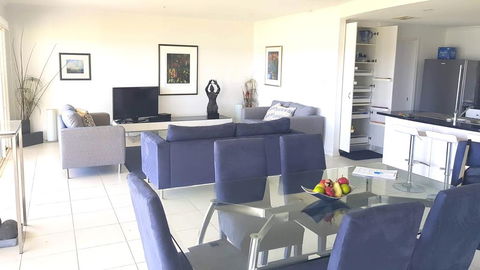 Island Waterfront Getaway - WiFi - Accommodation Australia 1
