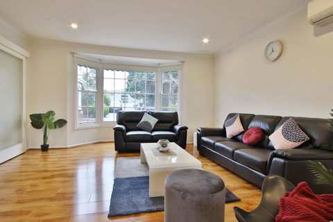 Ivy Units Glen Waverley - Australia Shopping 3