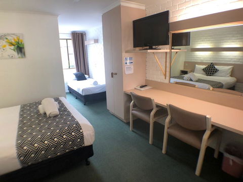 Jacaranda Place Motor Inn - Accommodation Australia 1