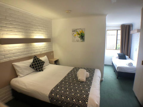 Jacaranda Place Motor Inn - Accommodation Australia 3