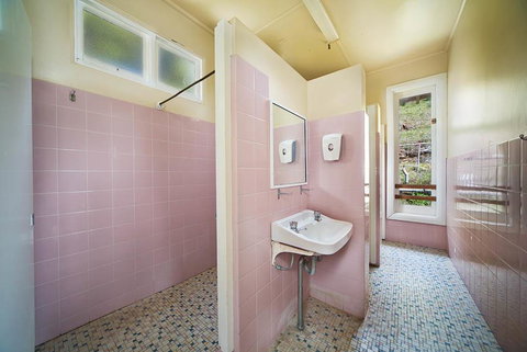 Jenolan Caves House - Australia Shopping 3