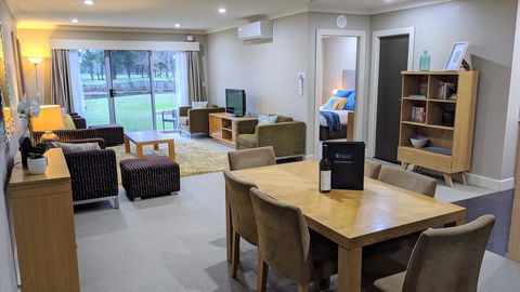Jewel In The Crowne - Australia Shopping 0