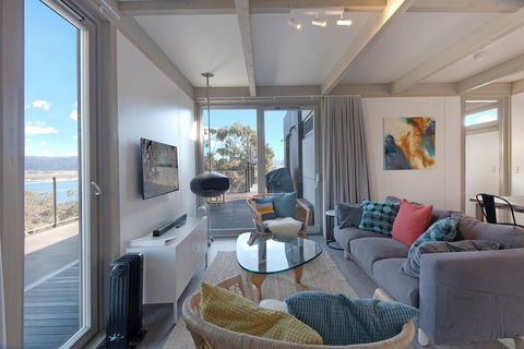 JINDY HOUSE BRAND NEW And STYLISH AMAZING VIEWS - Local Tourism 3