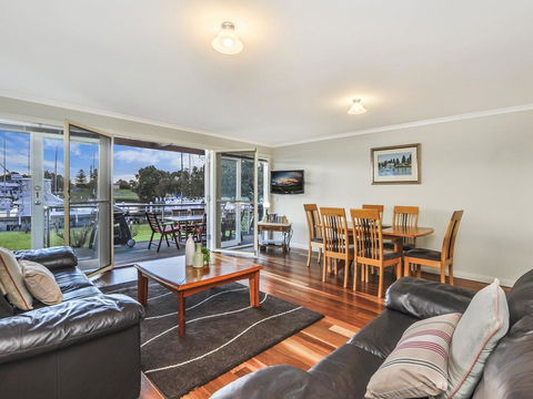 JOHANSSON'S PERCH No. 1 - Local Tourism 0