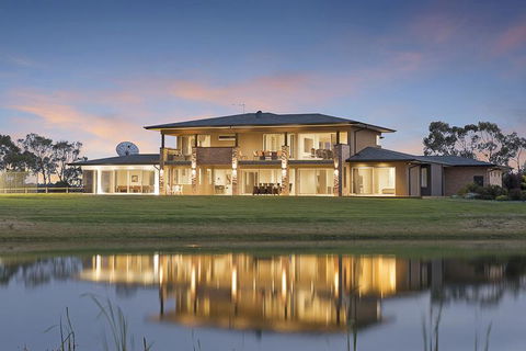Jolong Park Club House - Accommodation Australia 0