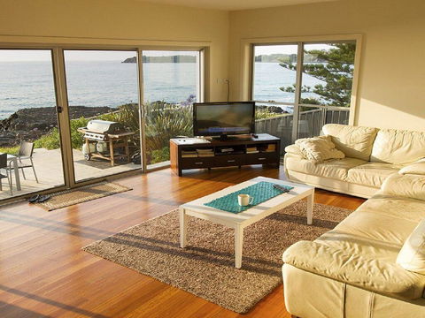 Jones's Beach House - Perfect Location With Views! - Accommodation Australia 2
