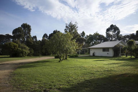Karinya Cottage - Pet Friendly Country Retreat - Local Tourism 2