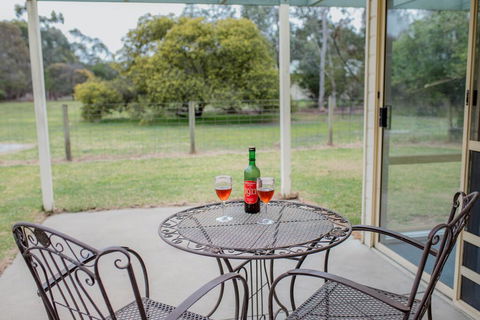 Karinya Cottage - Pet Friendly Country Retreat - Local Tourism 0