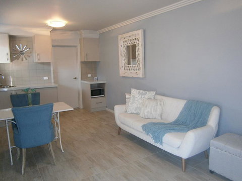 Kindred Studio Apartments - Australia Shopping 0