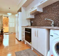 King II - you can honestly walk to Bimbadgen and Hope Estate concerts - Accommodation Australia