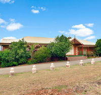 King III - you can honestly walk to Bimbadgen and Hope Estate concerts - Accommodation Australia