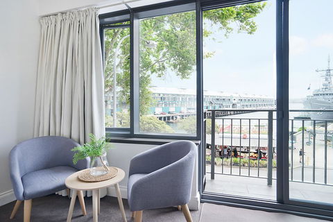 King Size Studio With Water View, Walk To The City - Accommodation Australia 3