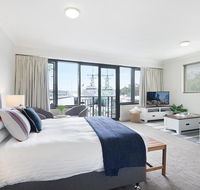 King size studio with water view walk to the city - Accommodation Australia
