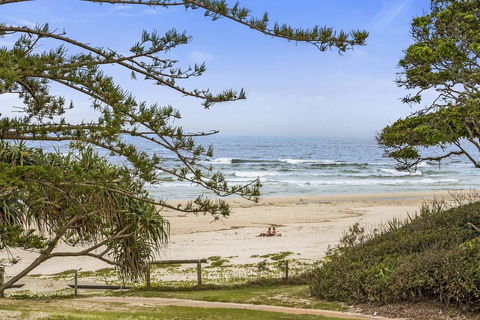 KINGSCLIFF NOR NOR EAST 101 ON MARINE PARADE - Bed n Breakfasts 0