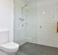 Kinloch Cottage renovated to new on Daisy Hill Vineyard - Accommodation Australia