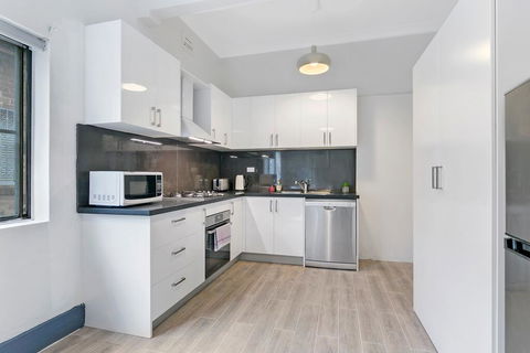 KOZYGURU ARNCLIFFE SYDNEY AIRPORT RENOVATED COTTAGE 3 BED HOUSE NAR232 - Accommodation Australia 1