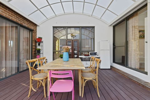 KOZYGURU Belrose Modern Designer 2 Bed + FREE Parking - Accommodation Australia 0