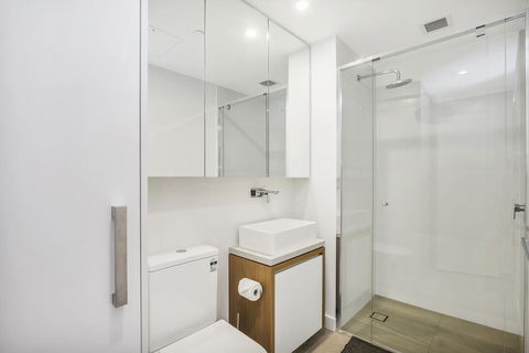 KOZYGURU FORTITUDE VALLEY DESIGNER GRADE 2 BED APT FREE PARKING QFV179-1401 - Accommodation Australia 1