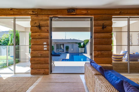 Kraimorie Large Family Beach House With Pool, Superb Water Views, Pool, And Games Room - Accommodation Australia 3