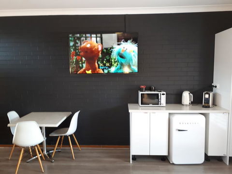 Kurri Motor Inn - Australia Shopping 3