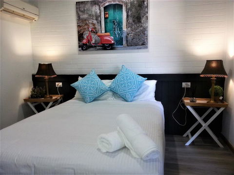 Kurri Motor Inn - Australia Shopping 2