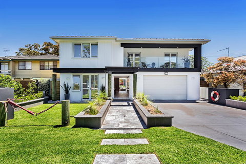 La Luna - Shoal Bay - Local Tourism 1