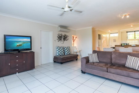 Lagoon 006 - Accommodation Australia 1