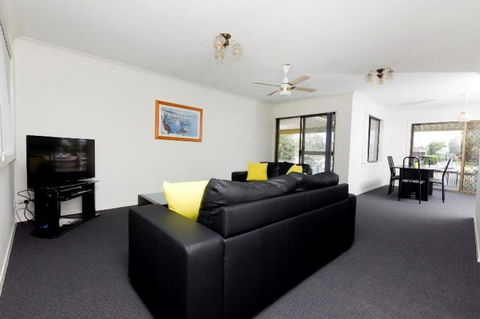 LAKE HOUSE ON ELOUERA - Accommodation Australia 3