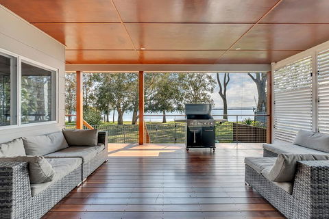 LAKEFRONT And SUNSET HAVEN - Accommodation Australia 3