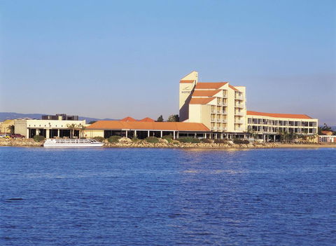 Lakes Hotel - Accommodation Australia 0