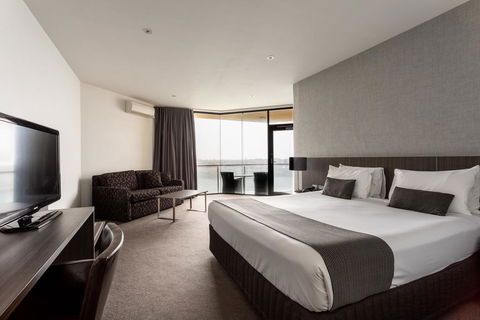 Lakes Hotel - Accommodation Australia 1