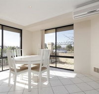 Lakeside Fun house near the Swan Valley - Accommodation Australia