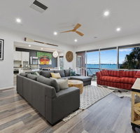 Lakeside Landing - Waterfront - Australia Shopping