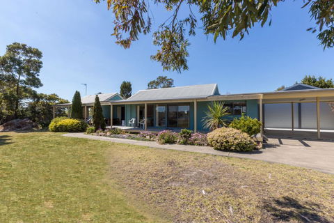 Lakeview - Waterviews On Newlands Arm - Local Tourism 0