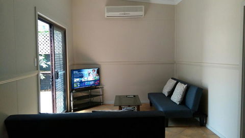 Large 6-Bedroom House With Wifi & Netflix Close To Singleton CBD Hunter Valley - Accommodation Australia 1