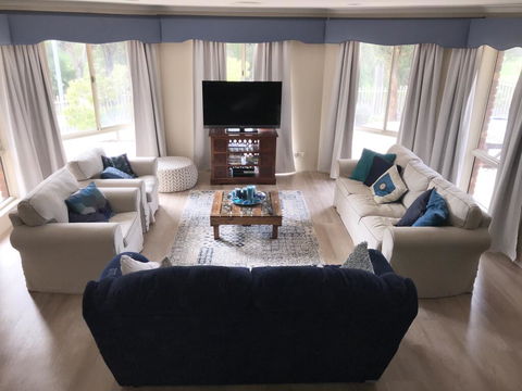 Large Family Home - Accommodation Australia 0