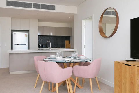 Large Modern 2 Bedroom Apartment Near Lake Claremont - Australia Shopping 3