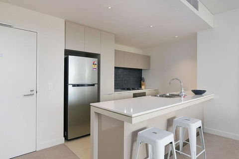 Large Modern 2 Bedroom Apartment Near Lake Claremont - Australia Shopping 2