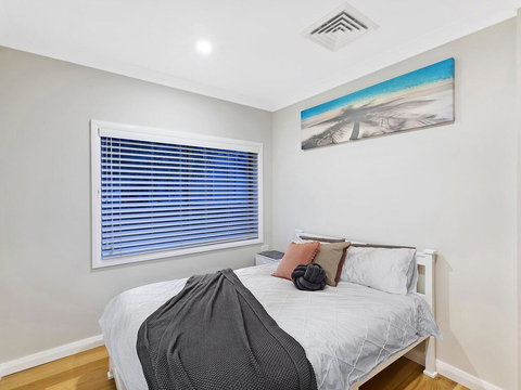 Lavish Lakefront Pool House - Local Tourism 2