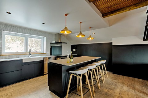 Le Chalets - Accommodation Australia 0