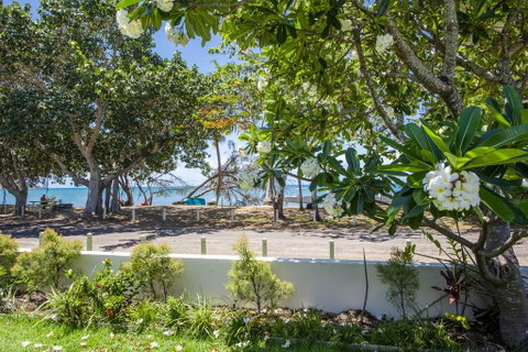 Lei Lo - Accommodation Australia 0