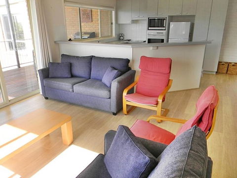 LIFE'S A BEACH - Accommodation Australia 1