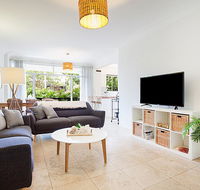 Light and airy garden apartment steps from surf - Accommodation Australia