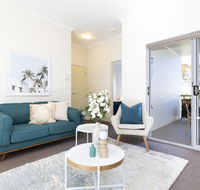 Light bright and spacious unit close to beaches - Australia Shopping