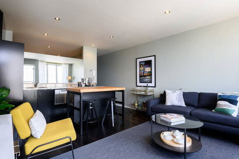 LUCY Stylish City Vibe And Views - Accommodation Australia 2