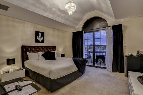 Luxe On Kensington - Accommodation Australia 3
