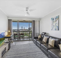Luxurious harbour view apartment steps from city - Accommodation Australia
