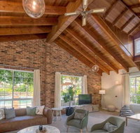 Luxurious Home on 5 Acres Close to CBD - Sleeps 18 - Accommodation Australia